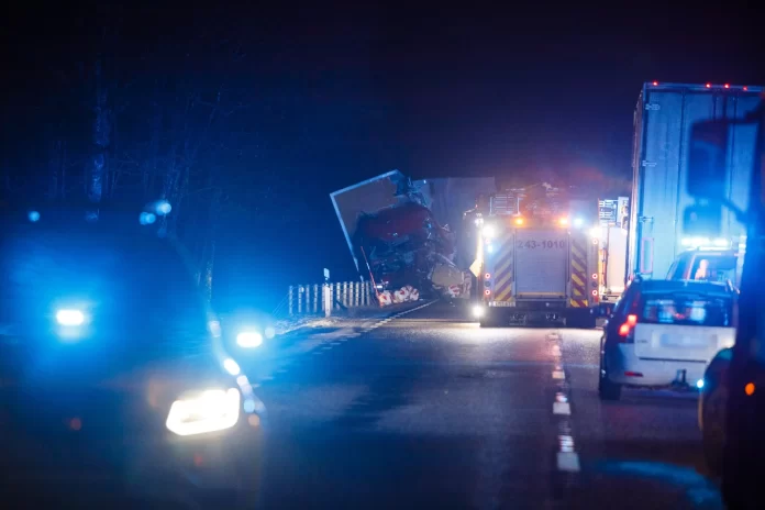 Lastbilar i allvarlig trafikolycka på riksväg 26/47 norr om Mullsjö