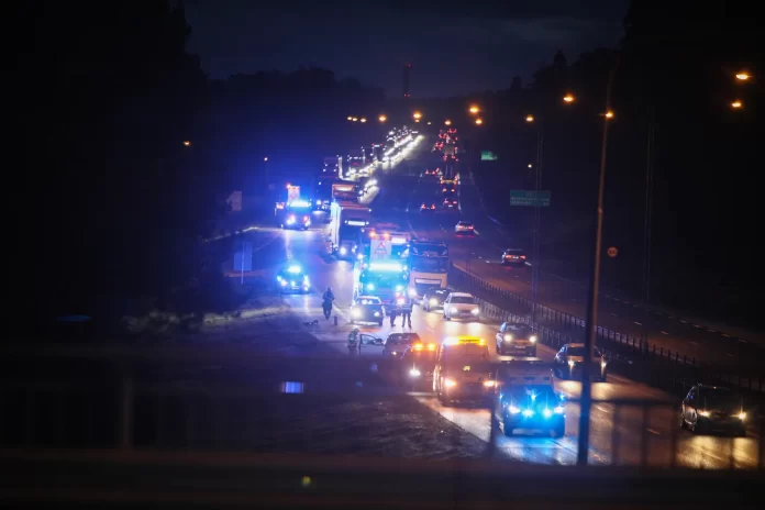Två bilar i trafikolycka på E4