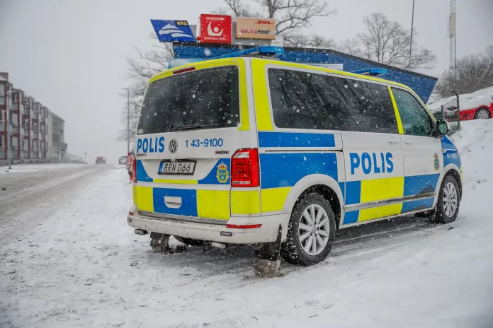 Fyrverkeri smällde inne i kiosk
