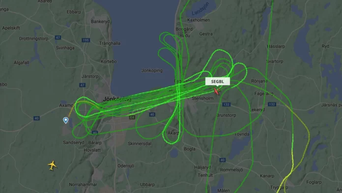 Skärmdump från Flightradar24: flygning med värmekamera över Jönköping, flygspåret syns