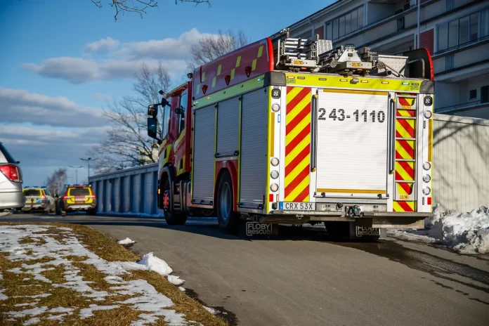 Larm om köksbrand i lägenhet