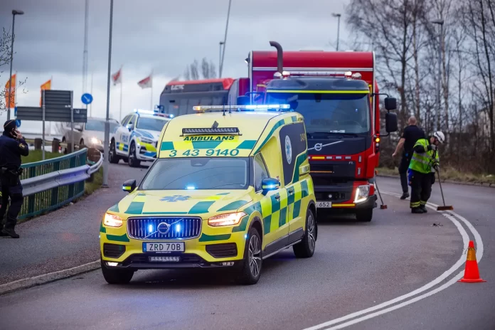 Trafikolycka mellan buss och A-traktor på Hästhovsvägen