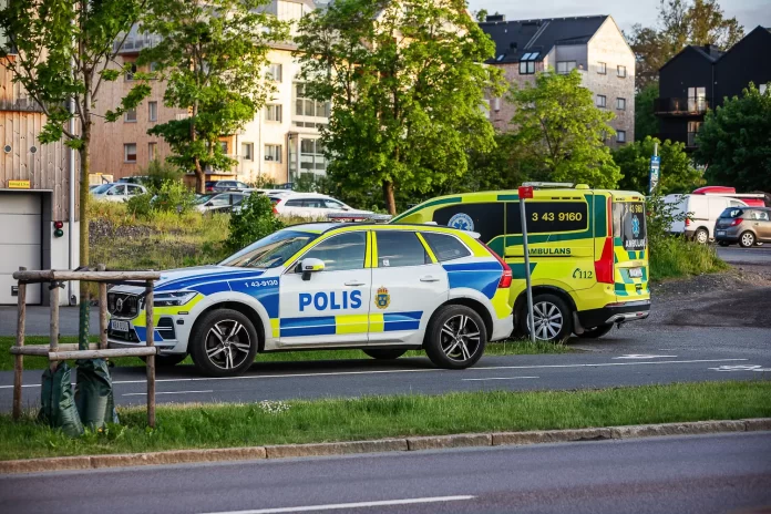 Larm om påkörd person på Kungsängsvägen
