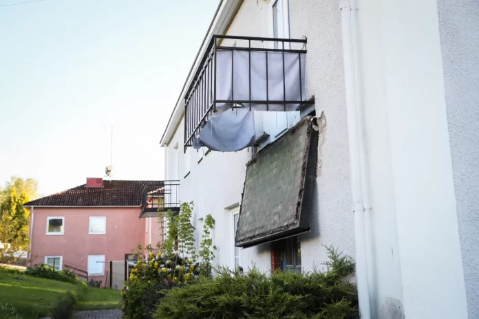 Balkong rasade - tre personer skadade