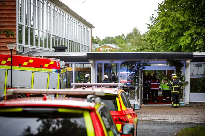 Larm om brand i skola i Huskvarna.
