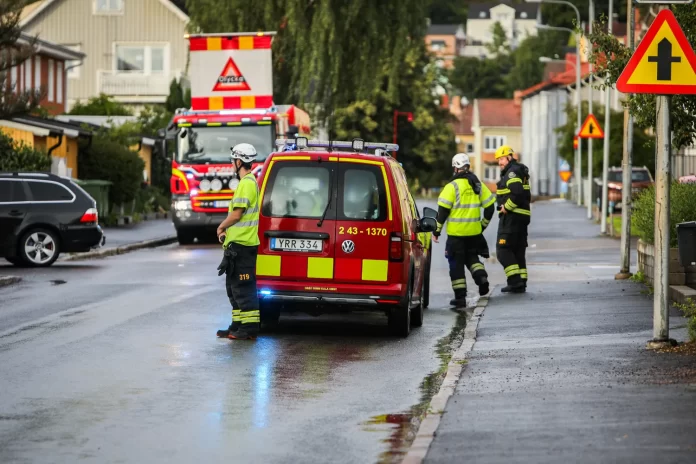 Personbil och A-traktor krockade i korsning