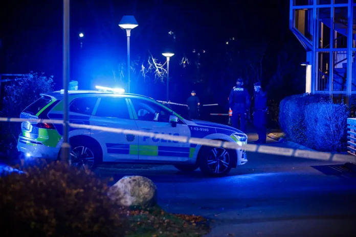 Avspärrning på Öxnehaga efter skottlossning.
