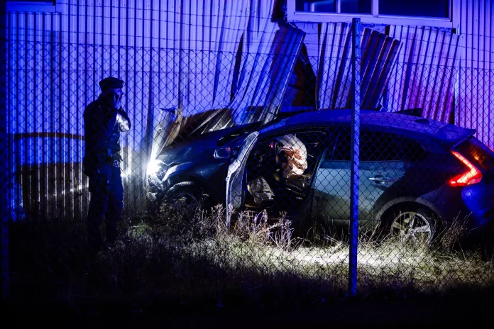Trafikolycka Jönköping, bil kraschade in i byggnad