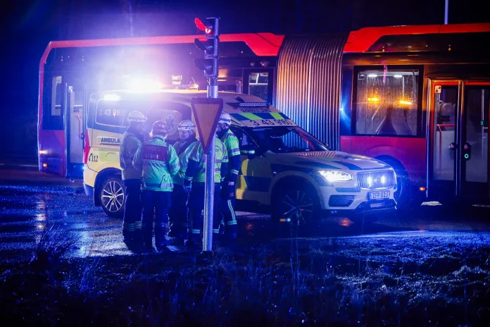Buss och personbil i kollision