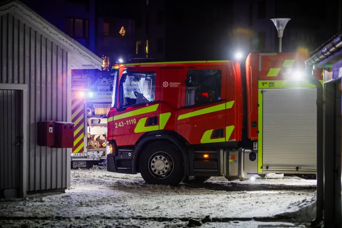Misstänkt lägenhetsbrand på Birger Jarlsgatan