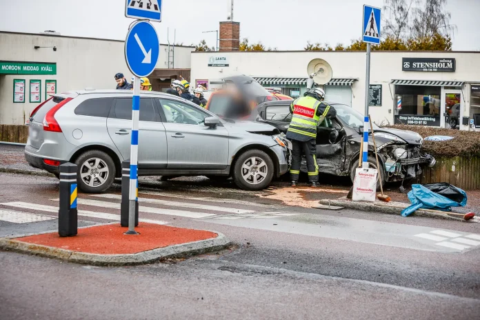 Trafikolycka i Huskvarna, två bilar krockade