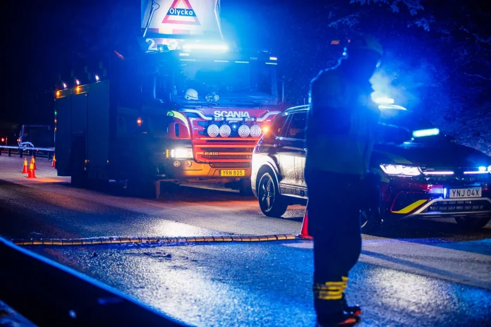Trafikolycka mellan lastbil och personbil