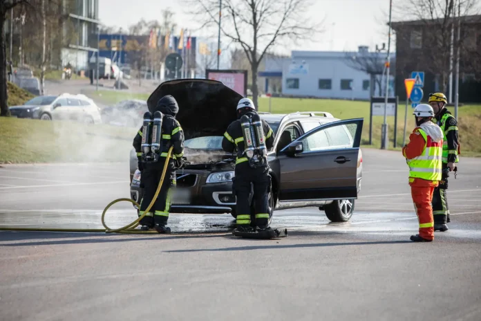 Motorbrand i personbil vid Bataljonsgatan