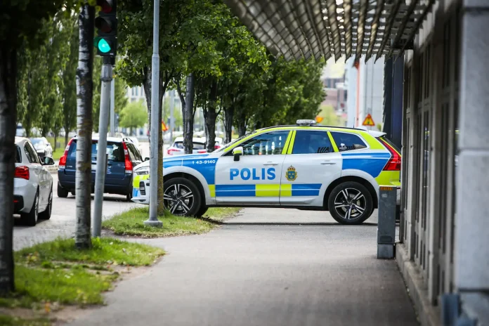 Tre bilar i krock på Odengatan