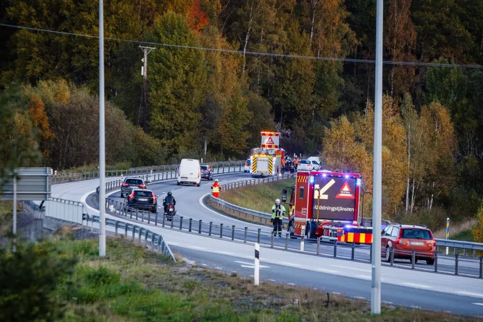 Larm om bilbrand på riksväg 40