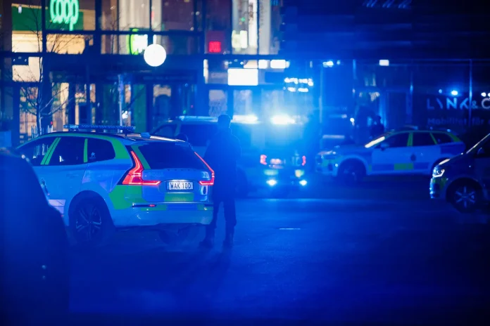 Larm om vapenliknande föremål - visade sig vara fyrverkerier
