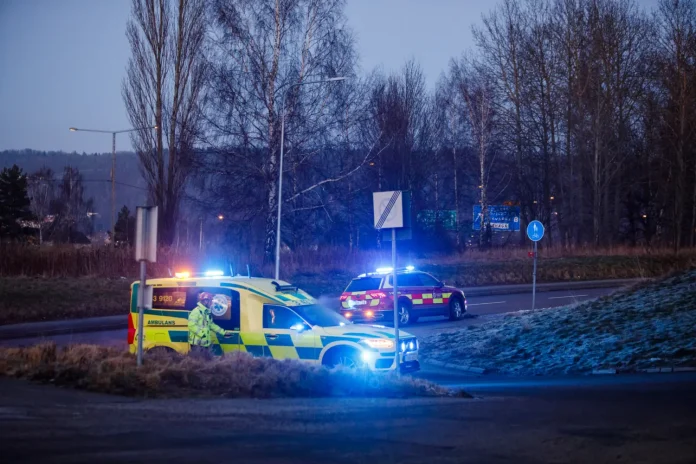 Äldre kvinna påkörd av bil på Birkagatan