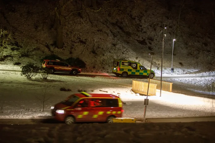 Räddningstjänst och ambulans utryckning till misstänkt drunkningstillbud på Österängen i Jönköping.