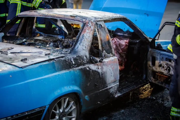 A-traktor totalförstörd i brand