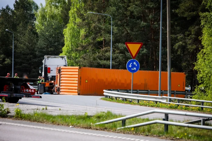Container tappad i rondell vid Ljungarum