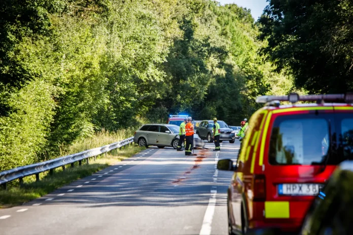 trafikolycka mellan Huskvarna och Tenhult där två personbilar kolliderade