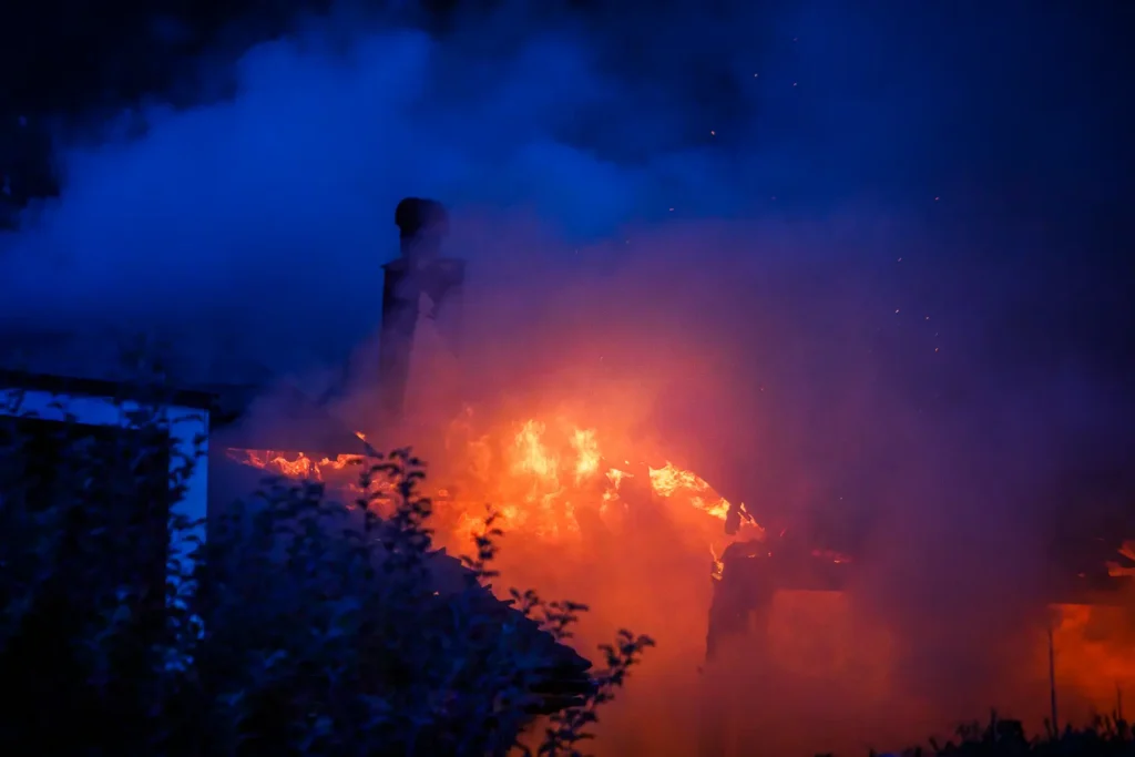 Kraftig villabrand i Huskvarna