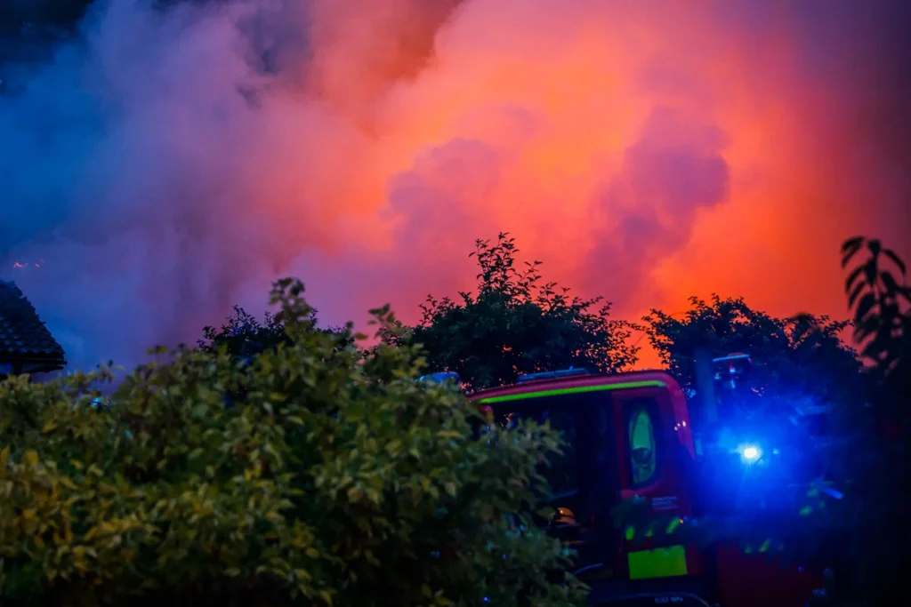 Kraftig villabrand i Huskvarna