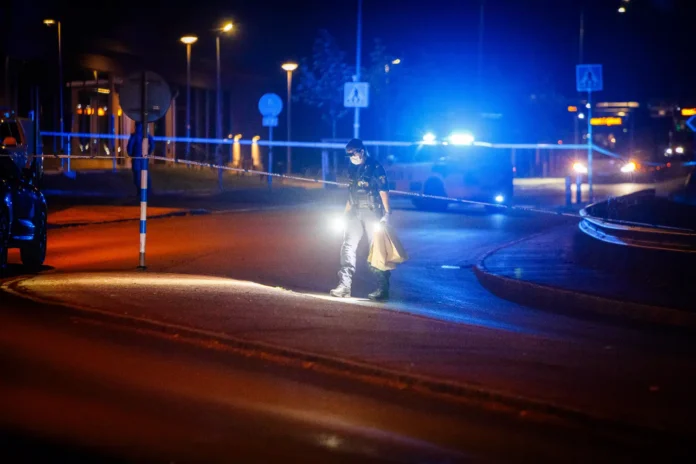 Polis på plats efter skottlossning i Norrahammar